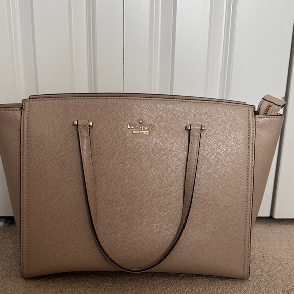 kate spade Handbags - LIKE NEW Kate Spade Beige Leather Tote Bag